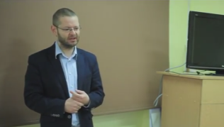 Mariusz Filip wygłasza wykład